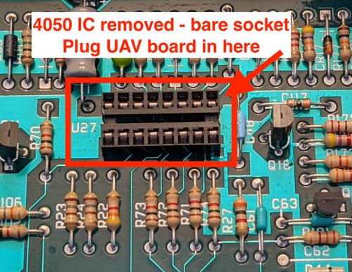 Photo of the bare 4050IC socket